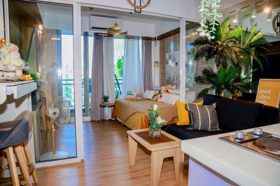 Azure Staycation - 1 bedroom beach view with PS4 Apartment in Paranaque