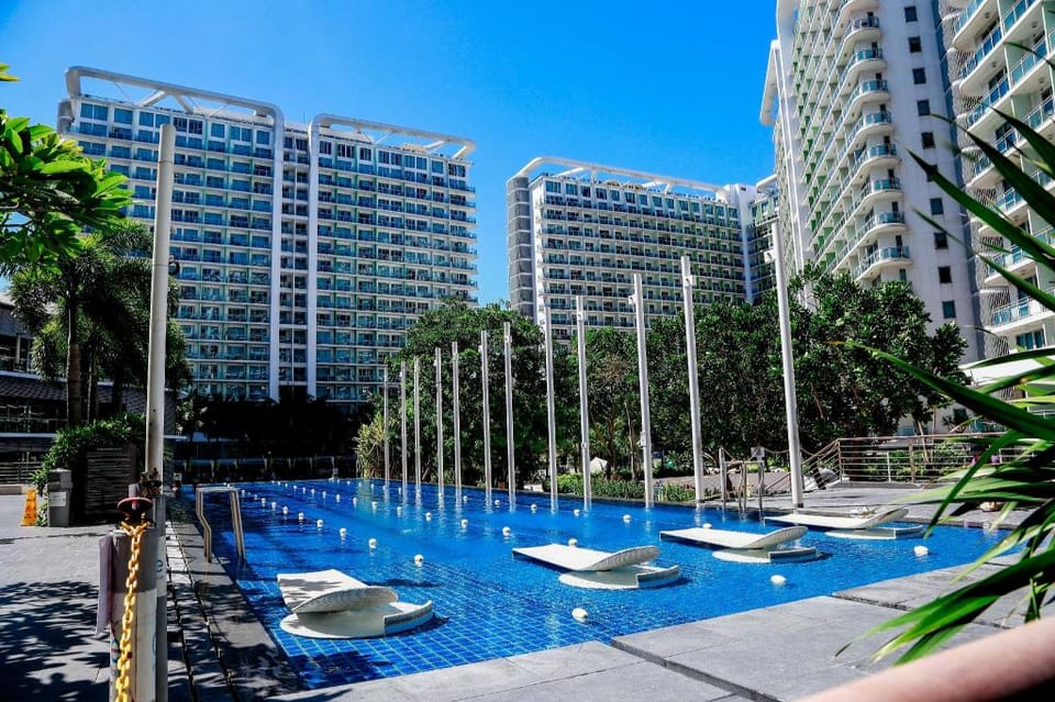 Azure Staycation - 1 bedroom beach view with PS4 Apartment in Paranaque