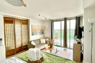 Deluxe: Family Room 1BR w/ Queen Bed & Beach View Apartment in Calabarzon