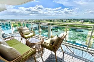 Deluxe: Family Room 1BR w/ Queen Bed & Beach View Apartment in Calabarzon