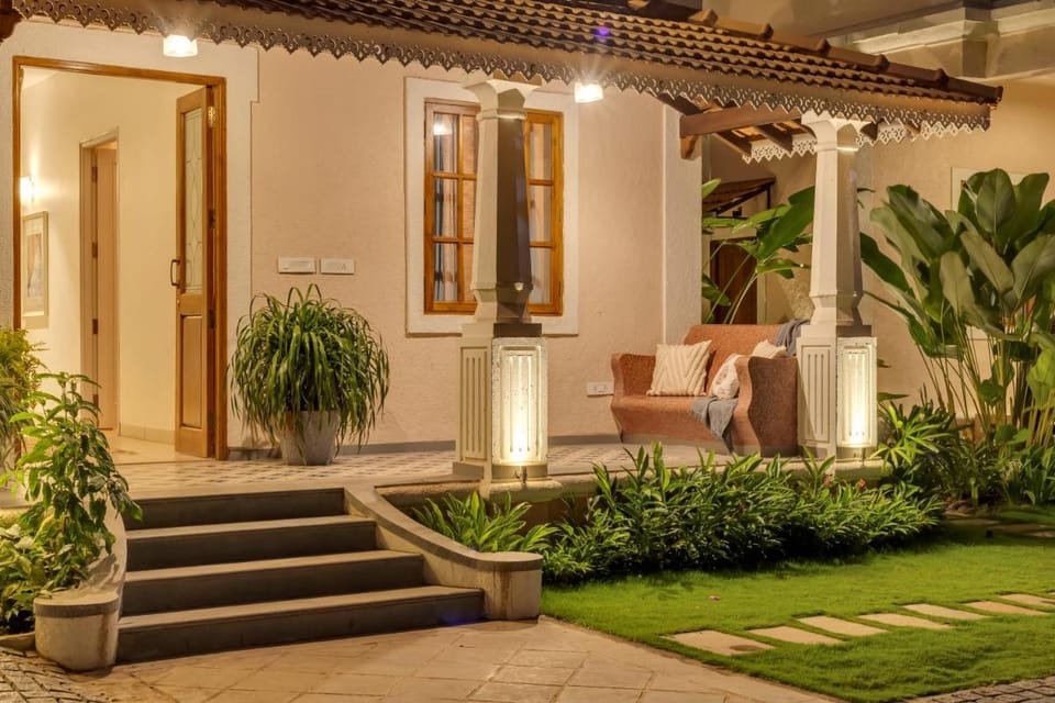 ELIVAAS 4 BHK with Pvt pool & Bar - PinkSky Villa in Goa, India