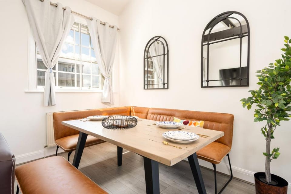 Stylish Prime Location Apartment by VICHY Apartment in Liverpool