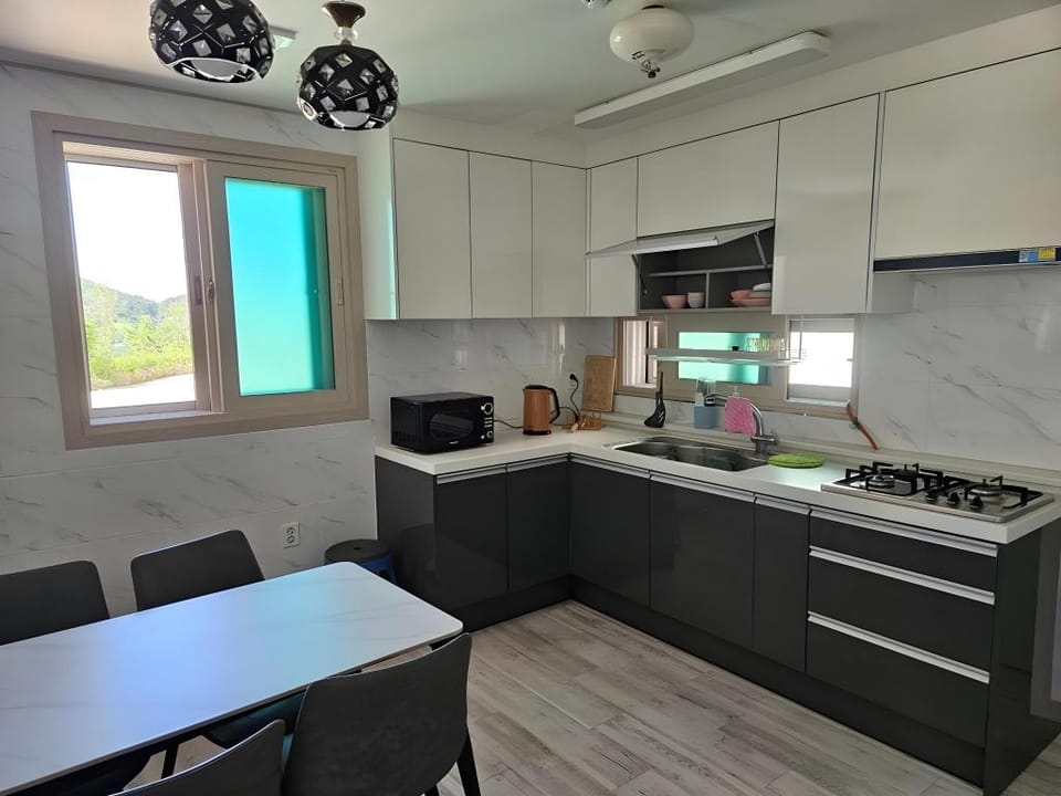 Yeosu Art Village 705 Pension Bed and Breakfast in South Korea