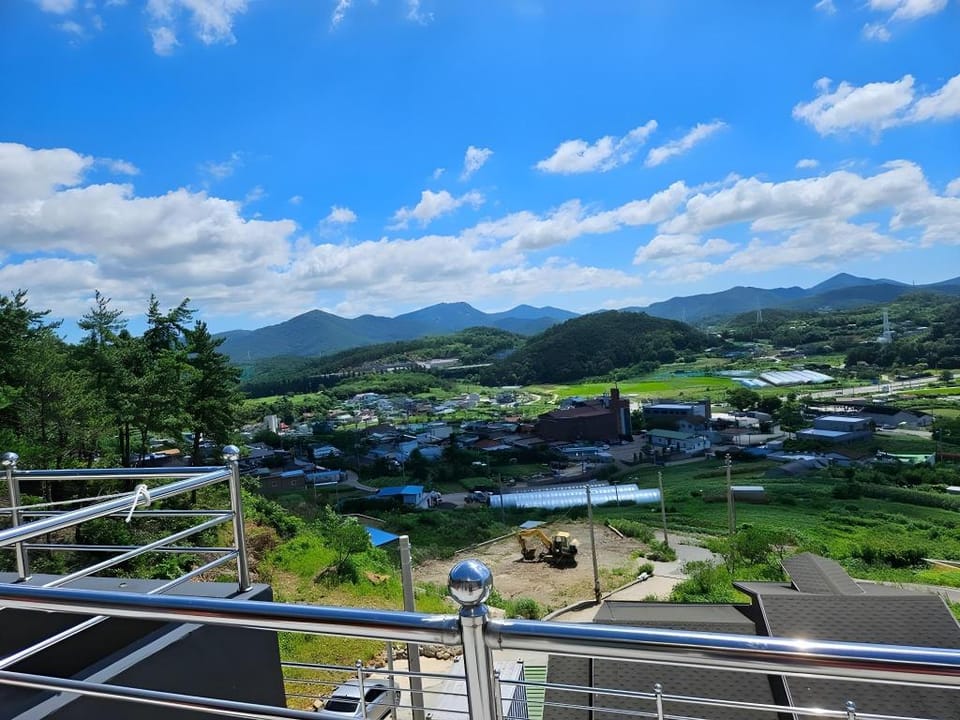 Yeosu Art Village 705 Pension Bed and Breakfast in South Korea