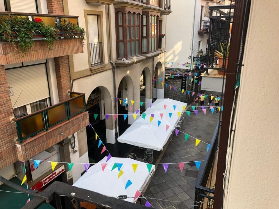 Apto. en Casco Antiguo con 3 hab., 2 baños, WIFI Apartment in Castro Urdiales