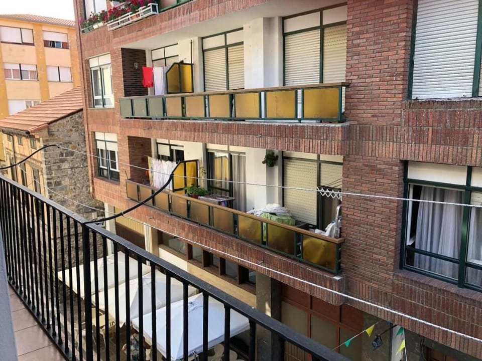 Apto. en Casco Antiguo con 3 hab., 2 baños, WIFI Apartment in Castro Urdiales