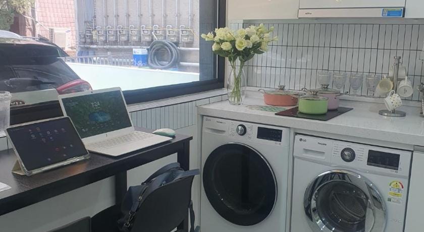 Sinlim Space BnB Bed and Breakfast in Seoul