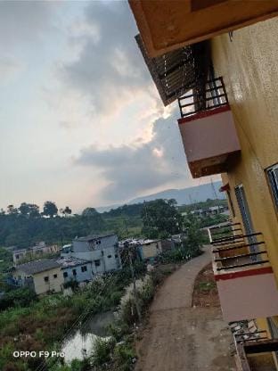 Hill view residence from city homes by Aashiyaanaa  Apartment in Lonavla