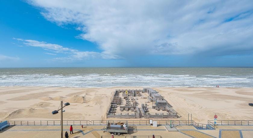 Appealing apartment with sea-view Hotel in Middelkerke