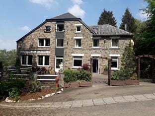 Charming cottage with pool in Houffalize Vacation rental in Wallonia, Belgium