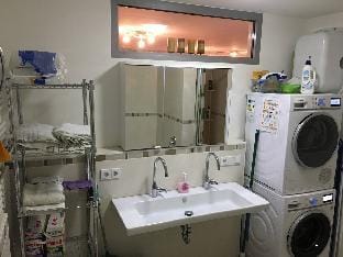 Bright 3-Room 2-BedRm 2-BathRm 15min to CityCenter Apartment in Bavaria