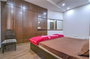 Delightful 3BR Apt; Park Facing! Apartment in New Delhi