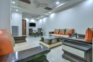 Lively 2 BHK Apartment-Fully Loaded,Centrally Lctd Apartment in New Delhi
