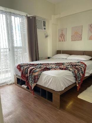 Sunset View Airbnb in Prisma Residences Pasig  Apartment in Pasig