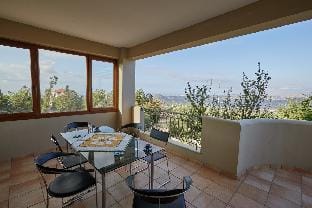 The amazing Serapis house with views all around. Vacation rental in Crete