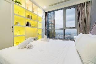 Vinhomes Central Park Collection II by Elevate Apartment in Ho Chi Minh City