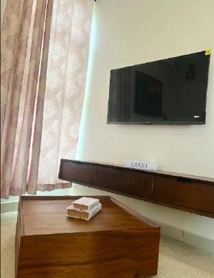 10 minutes from whitesand beaches King bed deluxe  Apartment in Kenya