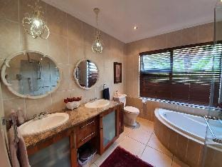 Or Tambo Airport Holiday Home Vacation rental in Gauteng