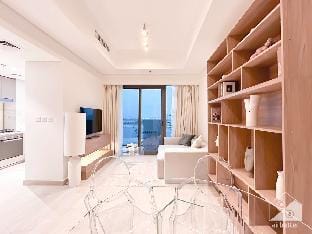Gorgeous 1B Apt with Balcony in Azizi Fawad Vacation rental in Dubai