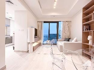 Gorgeous 1B Apt with Balcony in Azizi Fawad Vacation rental in Dubai