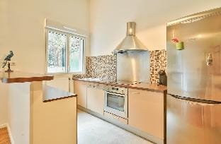 Quiet and welcoming loft Metro Hoche Paris Apartment in Pantin