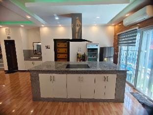 M4 Villa Vacation rental in Angeles