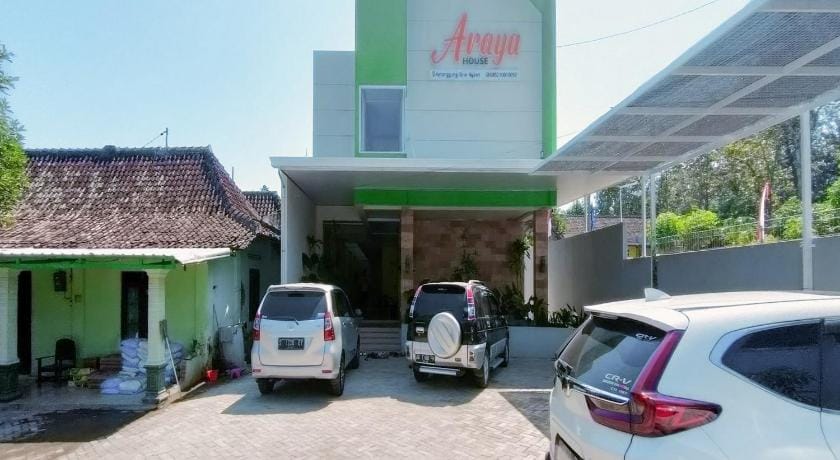 RedDoorz @ Araya House Ngawi Hotel in East Java
