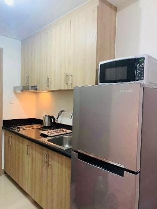 Seaside Gem: Comfy Urban Retreat near MOA/Airport Apartment in Pasay