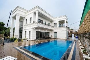 HIDDEN HEAVEN FARM WITH POOL BY ESPECIAL RENTALS Villa in New Delhi