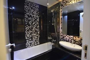 Stunning Studio w/ Infinity Pool+Canal View Apartment in Dubai