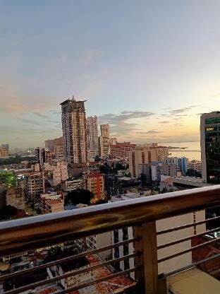Near Mall & night life 1BR in the heart of Manila Apartment in Manila City