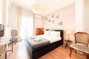 Classic Athenian Charm: Acropolis Balcony Oasis Apartment in Athens