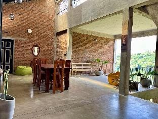 Full Villa with 3 BR and a Pool & a cook in Kandy Villa in Gangawatakorale