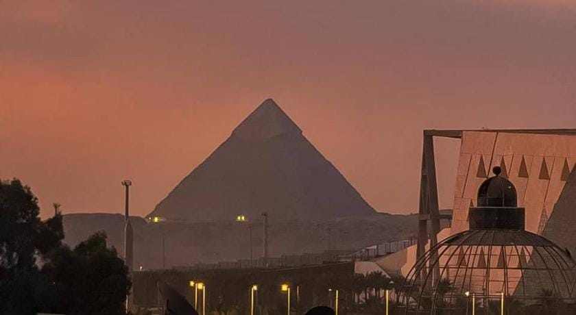 "Grand Museum view: Earthy historic Studio" Apartment in Egypt