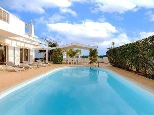 House in Lagos with Pool near Meia Praia Vacation rental in Lagos