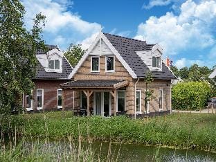 Holiday Home by Lake Beach Simonshaven Vacation rental in South Holland (province)