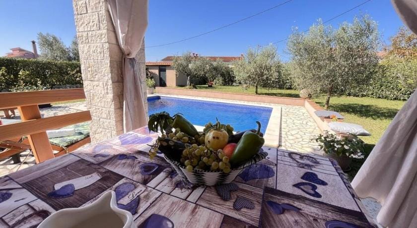 Villa van steen Mirela Villa in Istria County