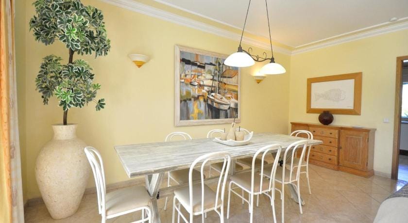 Villa in Vilamoura near Falesia Beach Villa in Quarteira