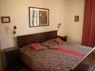 Ancien Cafe with roof terrace and balcony Vacation rental in Occitanie
