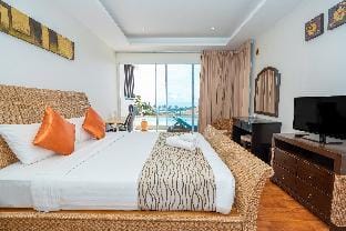 Hillside Seaview Apartment in Phuket