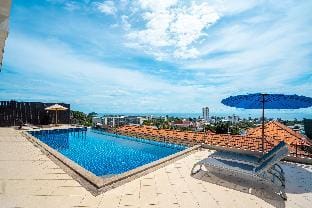 Hillside Seaview Apartment in Phuket