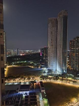 Peaceful place and Nice View Apartment in Makati