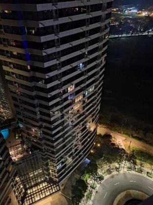 Peaceful place and Nice View Apartment in Makati