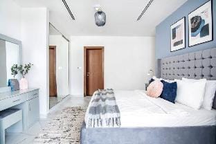 Marasi Moods Luxury 2BD Burj Khalifa Canal view Vacation rental in Dubai