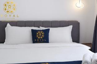 Royal Suites Home Villa 3BR with Private Pool - C6 Vacation rental in Riau Islands, Indonesia