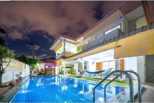 Jomtien Lovely villa,5BR,BBQ,Snooker Villa in Pattaya City