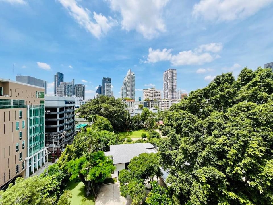 Cozy 50sqm 1BR Garden-View 700m BTS ThongLo, SKV49 Apartment in Bangkok