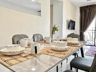 Next to BRT station near Sun-Med Sun-Uni & Lagoon Vacation rental in Subang Jaya