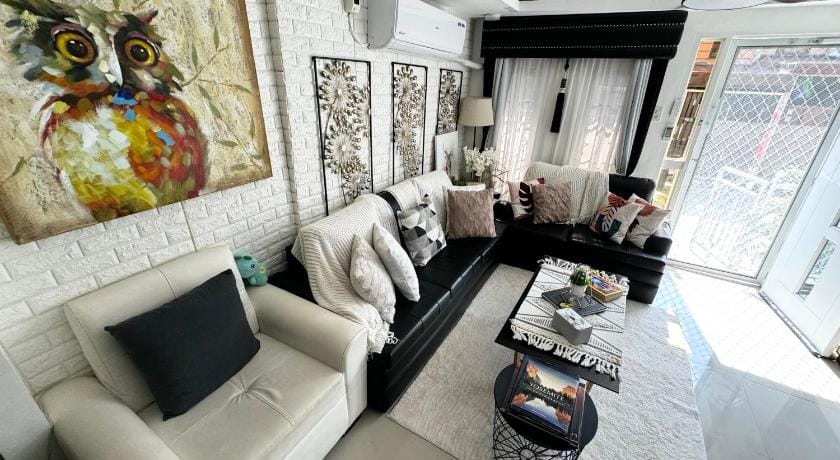 Gray Room WITH CINEMA PROJECTOR Apartment in Angeles