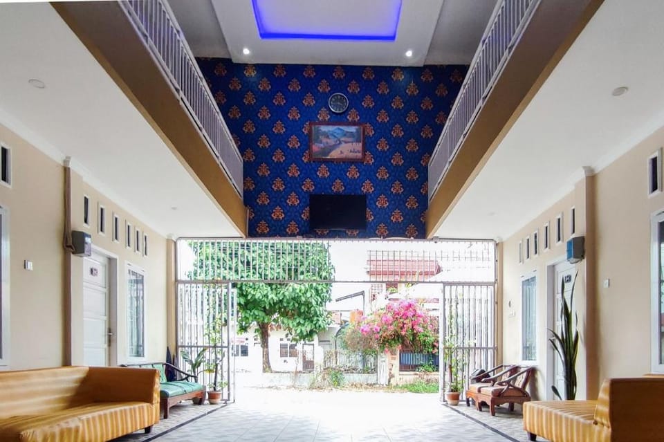 RedDoorz Syariah @ Khalifi Guest House Padang Hotel in Padang